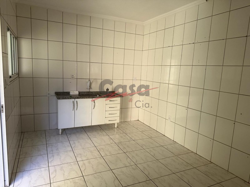 Casa para alugar com 3 quartos, 68m² - Foto 12